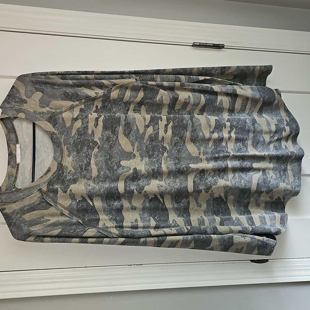 FIRST LOVE Camo Print Womens Long Sleeve Top sz XLG!